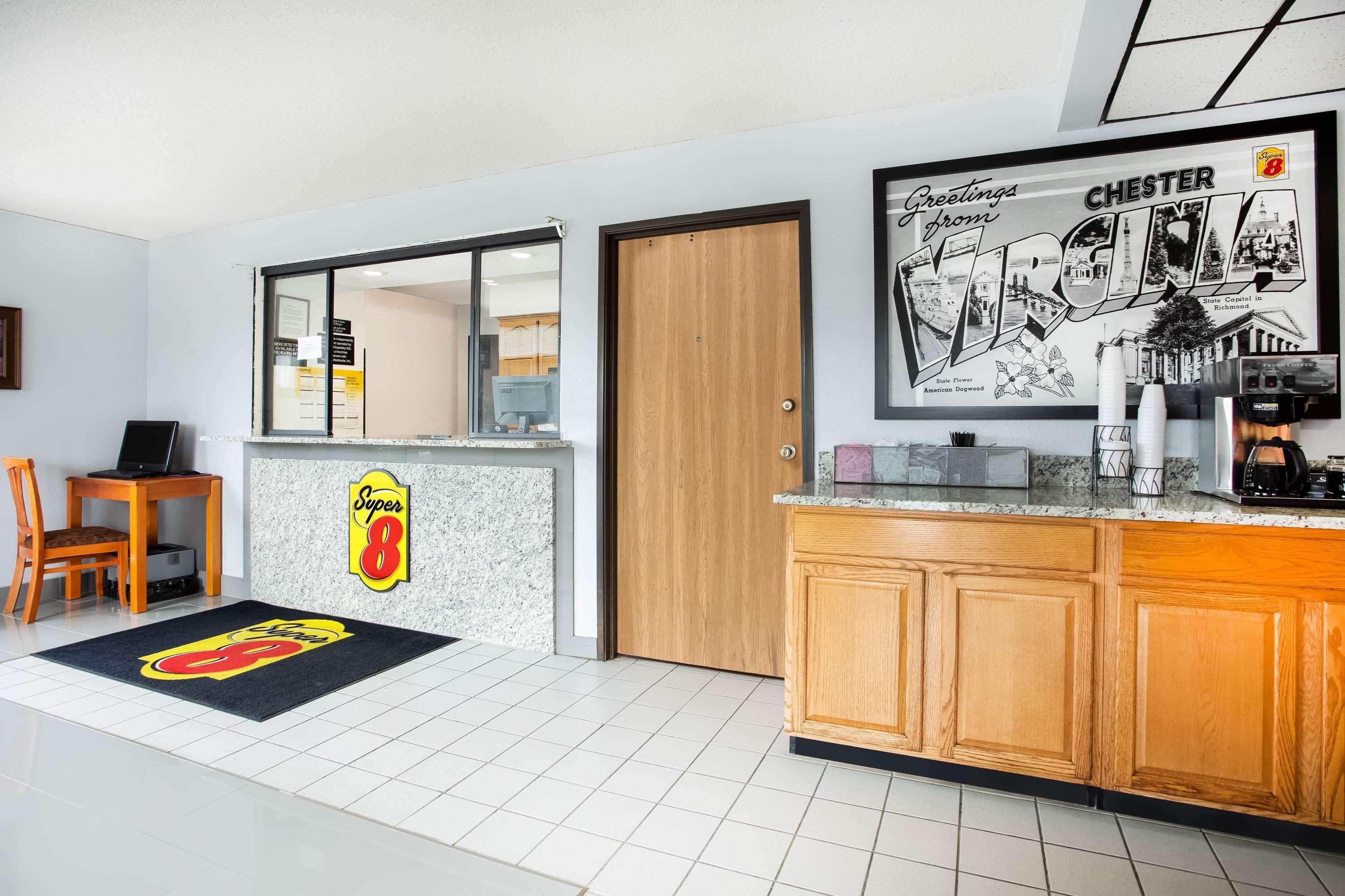 Super 8 By Wyndham Chester/Richmond Area Zewnętrze zdjęcie