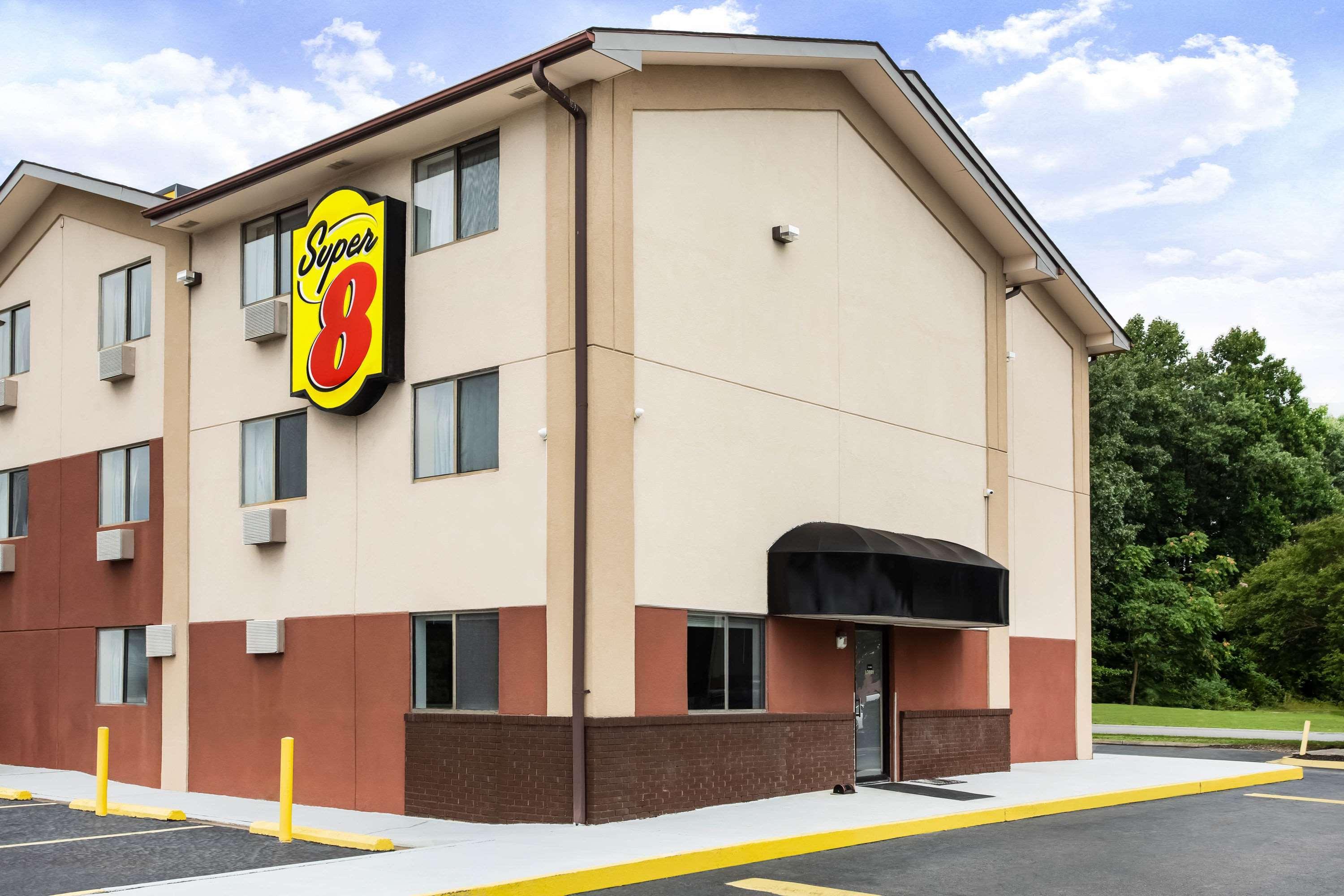Super 8 By Wyndham Chester/Richmond Area Zewnętrze zdjęcie